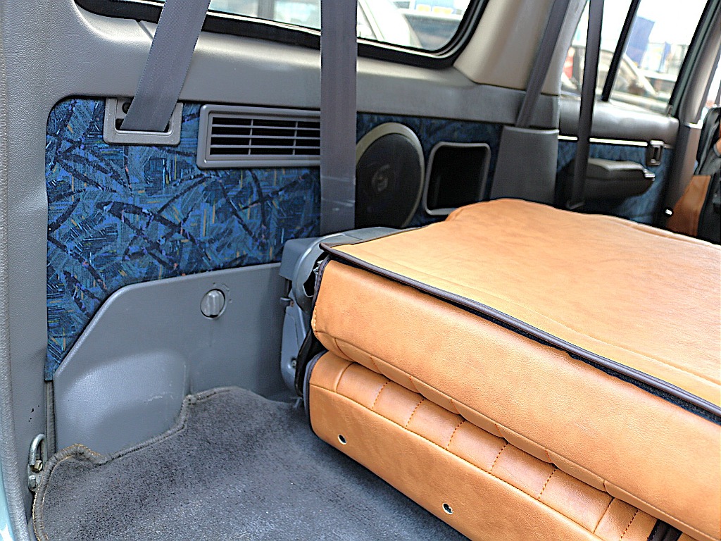 ラゲッジ左パネル。