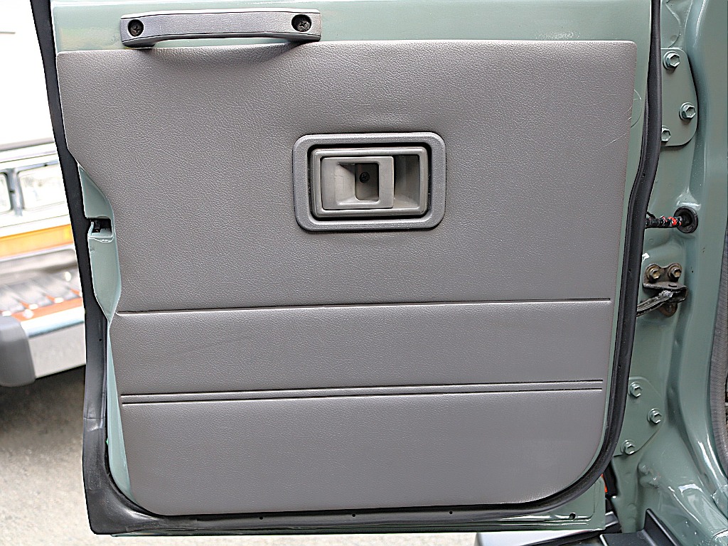 バックドア内張。