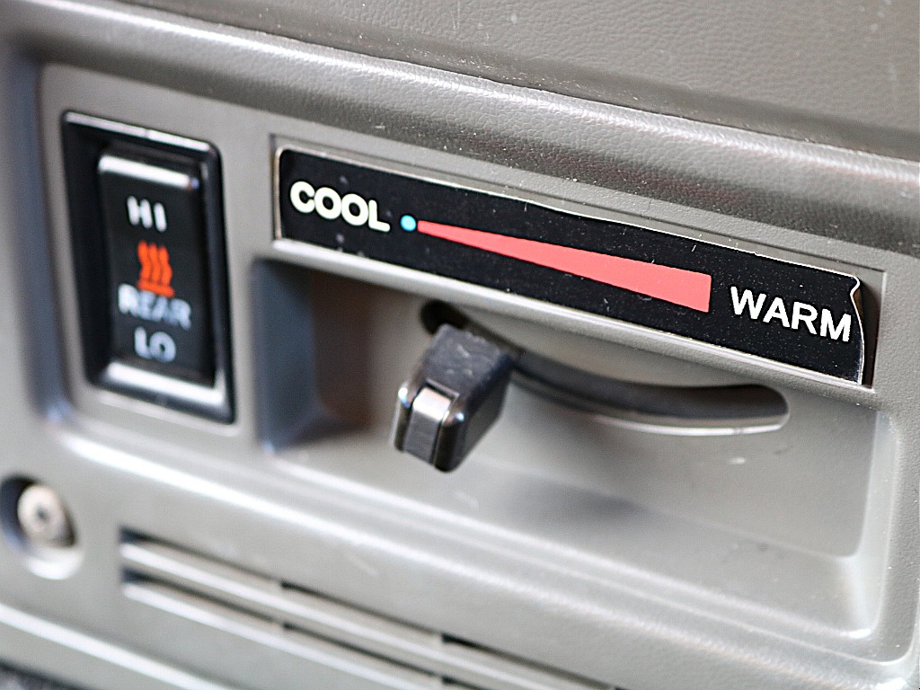 リアヒーター付き。