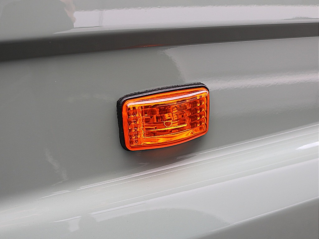 オレンジサイドマーカー。