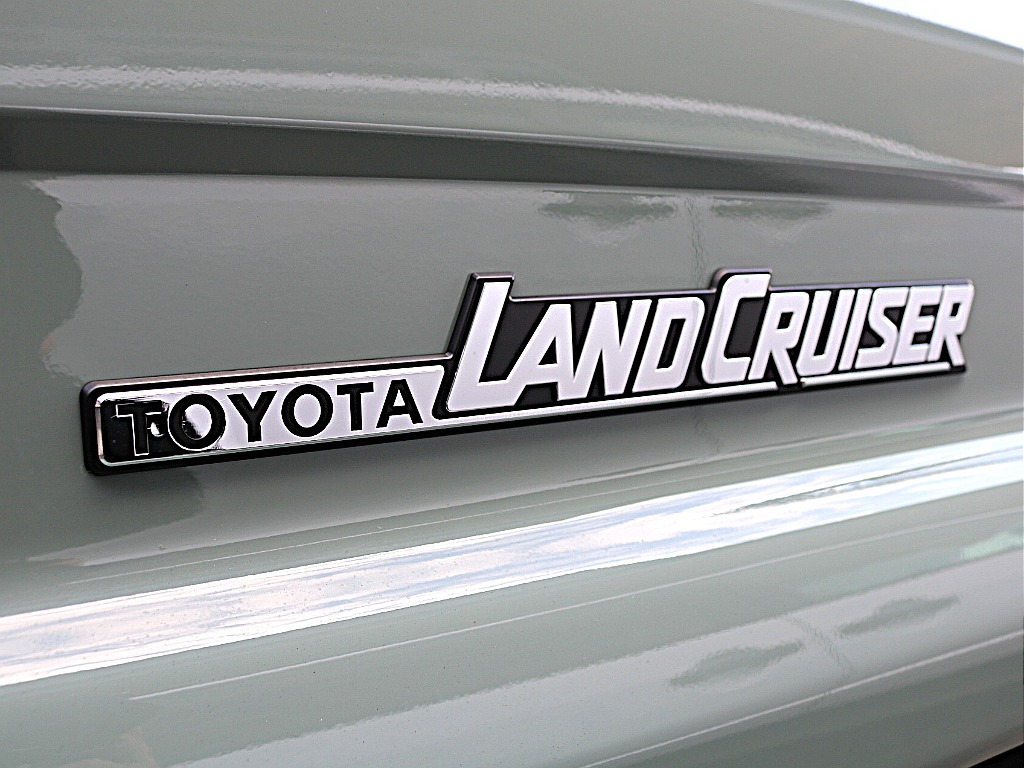 エンブレム新品。