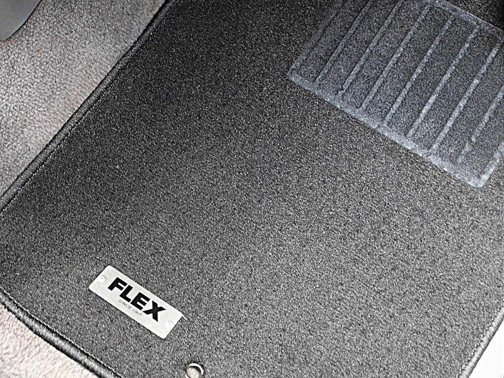 フロアマット。