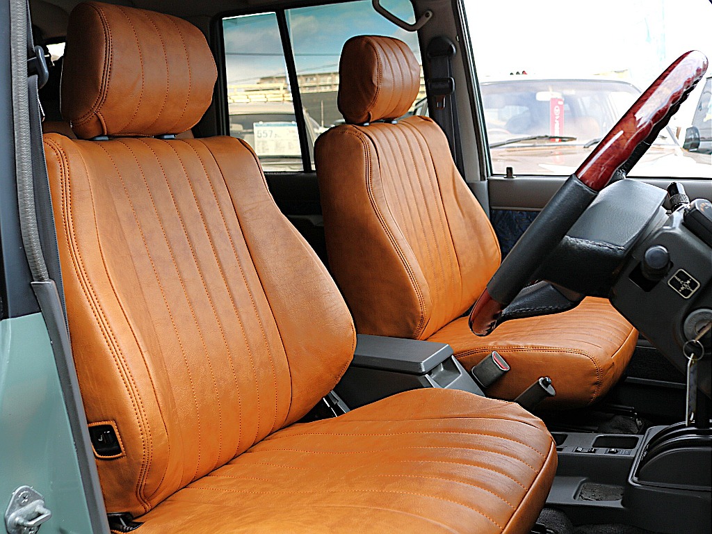 クラシックキャメルシートカバーを新品装着！