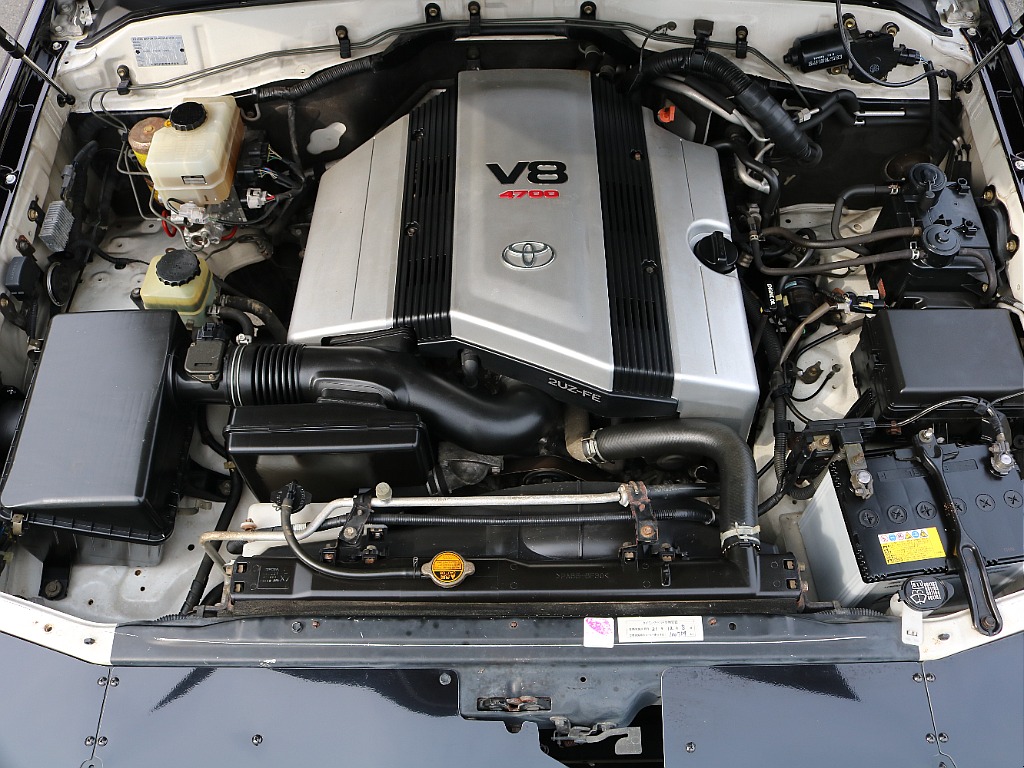 エンジンルームもご覧のように綺麗な状態です。