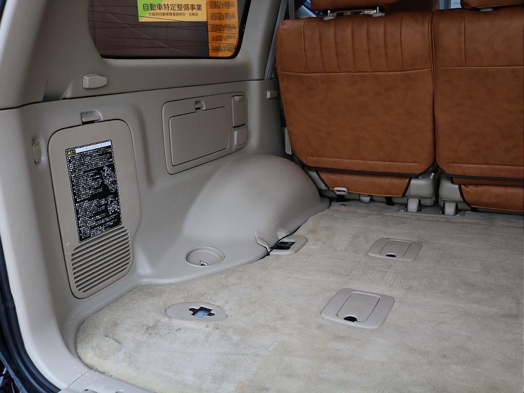 綺麗な荷室空間。