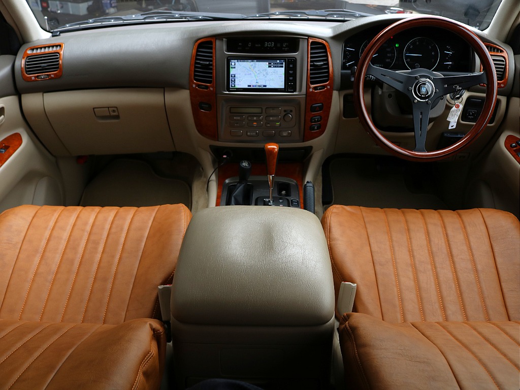 ベージュを基調とした内装になってます♪