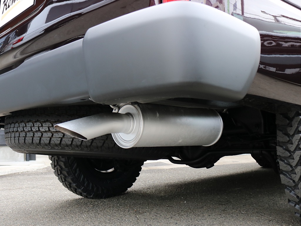 リアバンパーもマットブラックに塗装済みです。