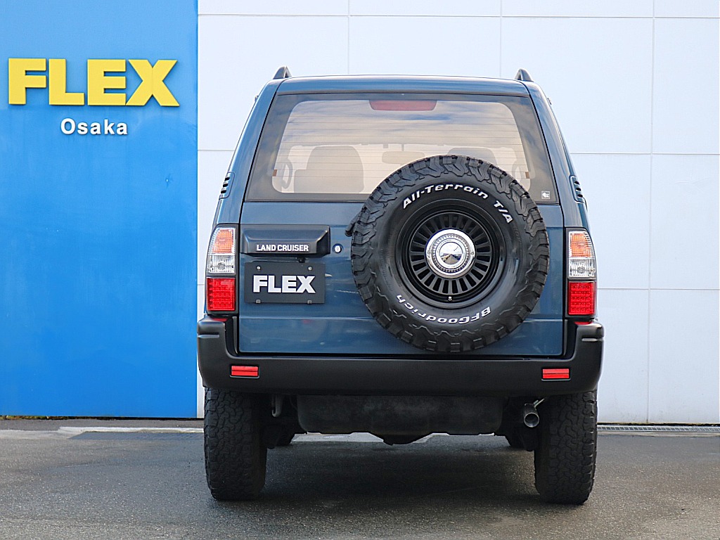 背面タイヤついてます。