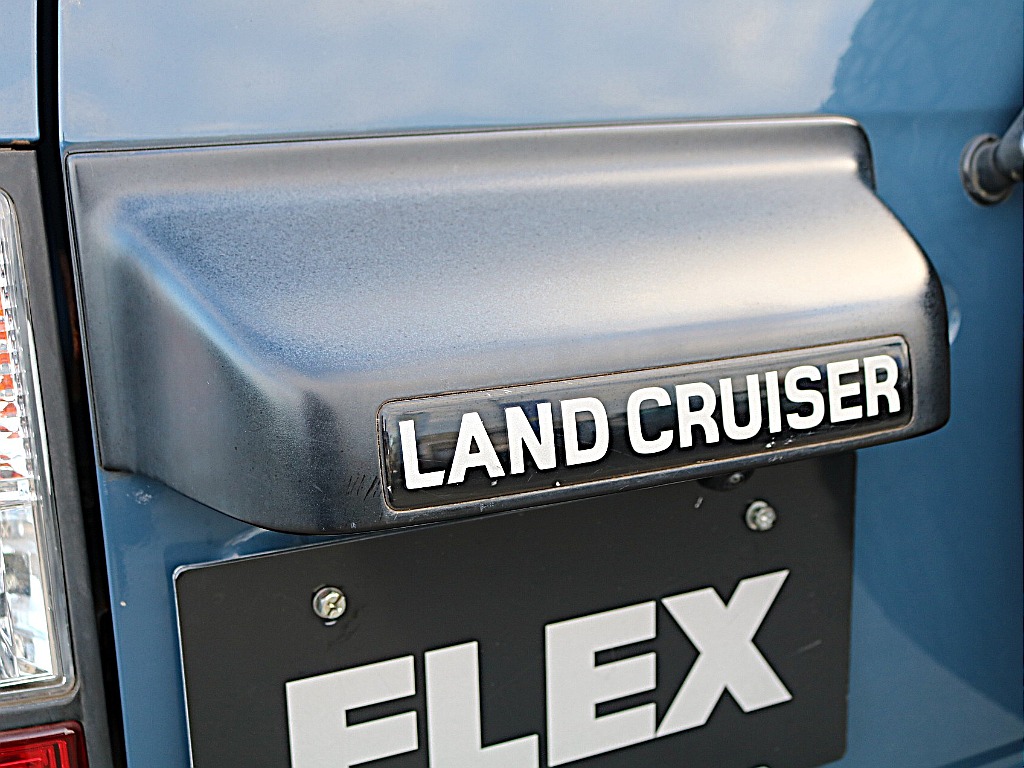 本来は「LAND CRUISER PRADO」ですが「LAND CRUISER」に変わってます。