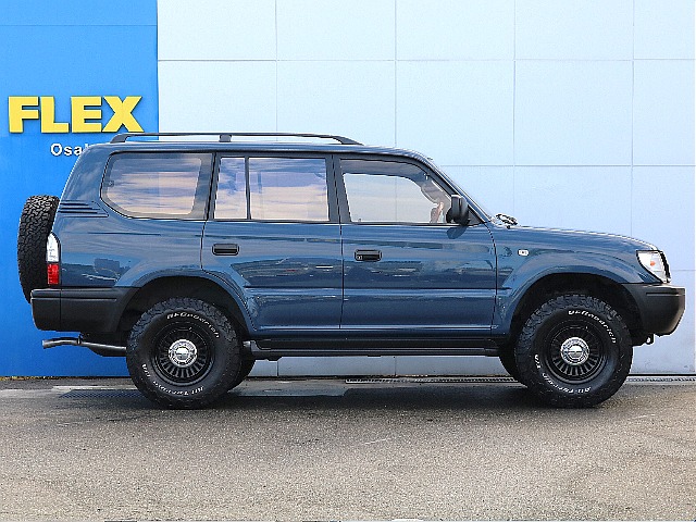 ノーマル車高で小さいお子様でも乗り降りしやすいです♪