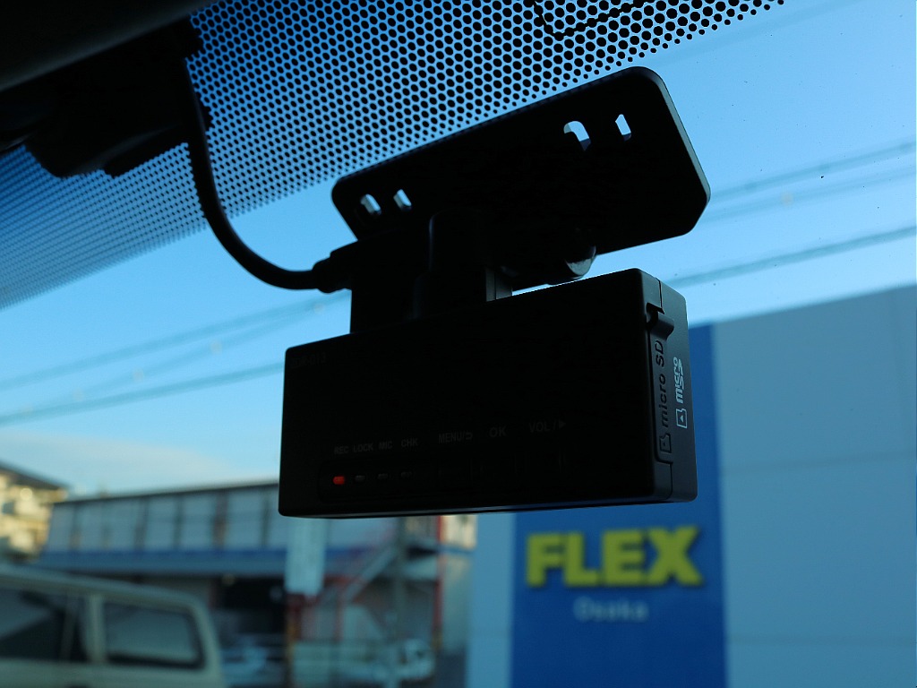 ドラレコ付き。