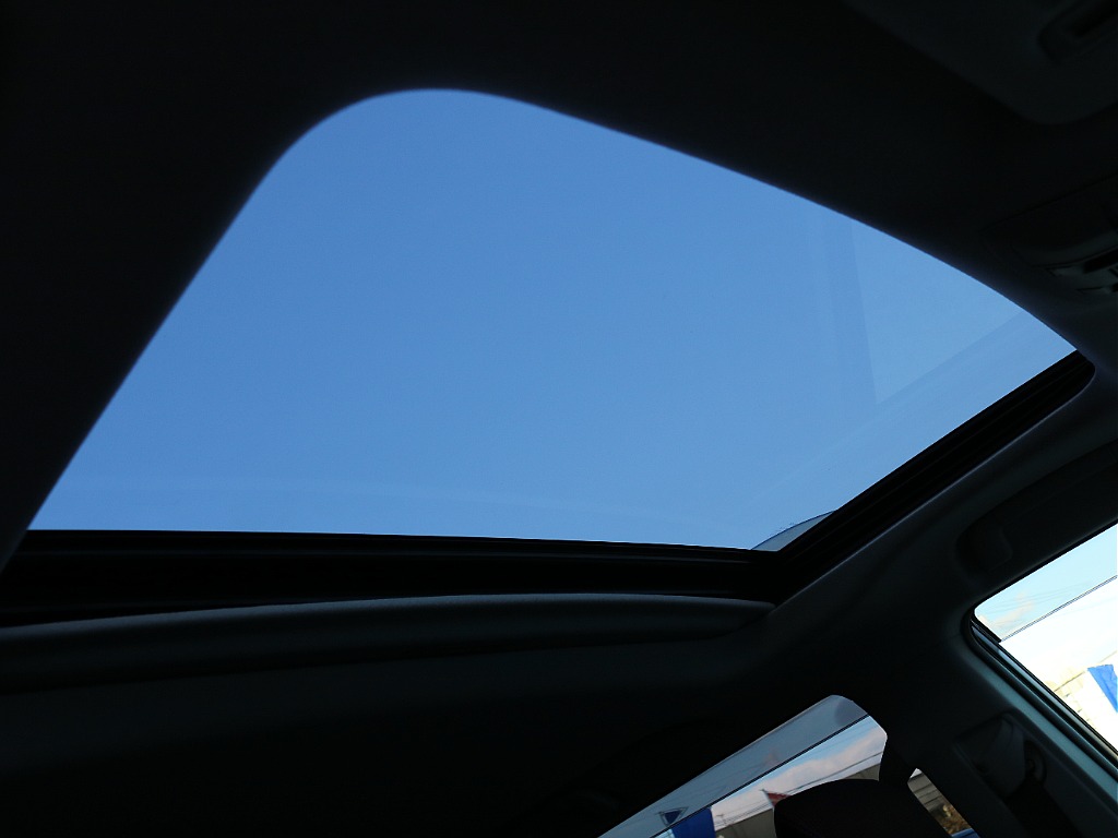 サンルーフ付きです。