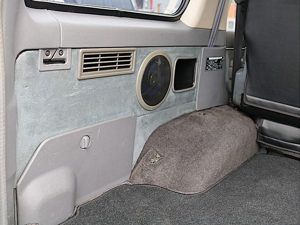 ラゲッジ左パネル。