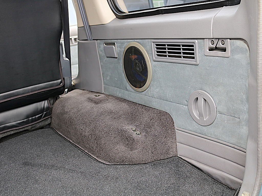 ラゲッジ右パネル。