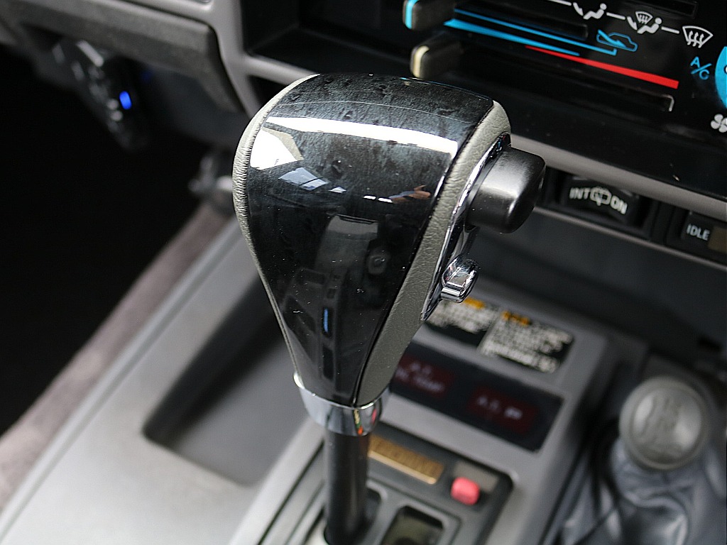 ブラックウッドシフトノブ。