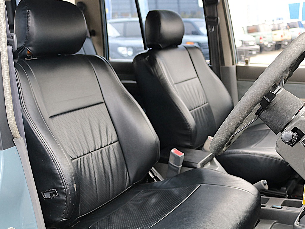 ブラックシートカバー装着済み。 交換も可能です。