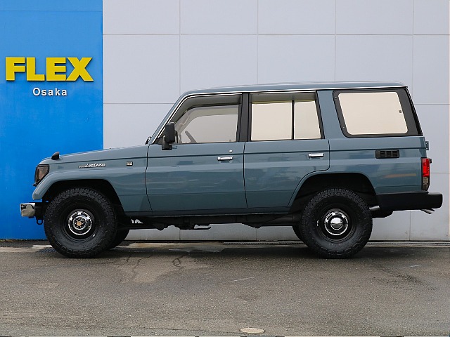 サイドステップレスでスッキリとした印象。