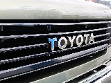 TOYOTA文字はメッキ加工。