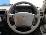 純正ステアリング。