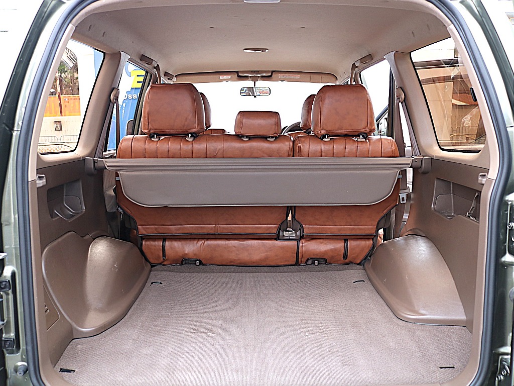 ５人乗りなので荷室は広々使用できます。