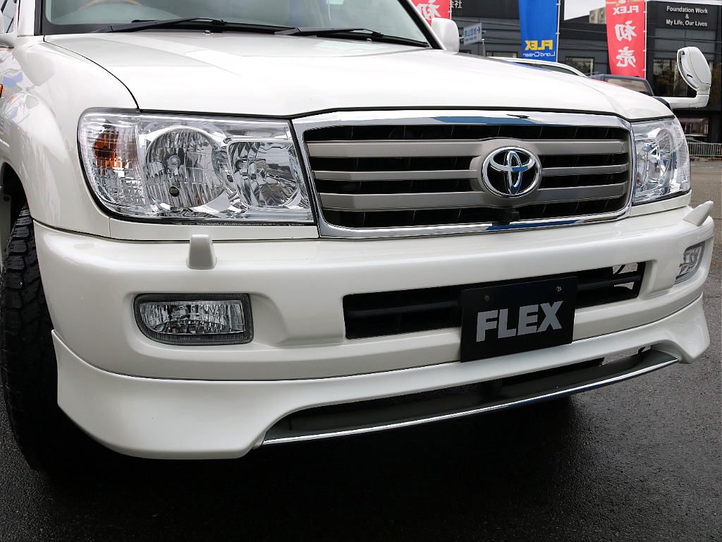 新品のフォグレンズとヘッドライトで中古車とは思えないフロントになってます！