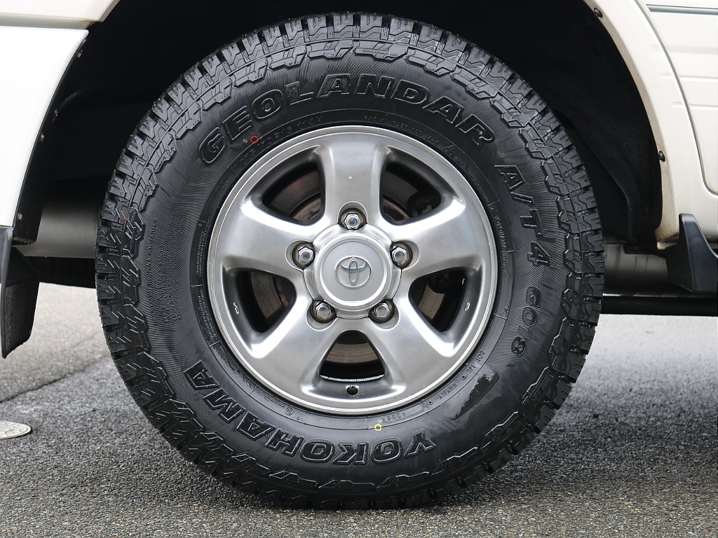 前期純正ホイールを装備♪