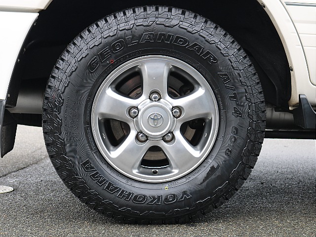 前期純正ホイールを装備♪