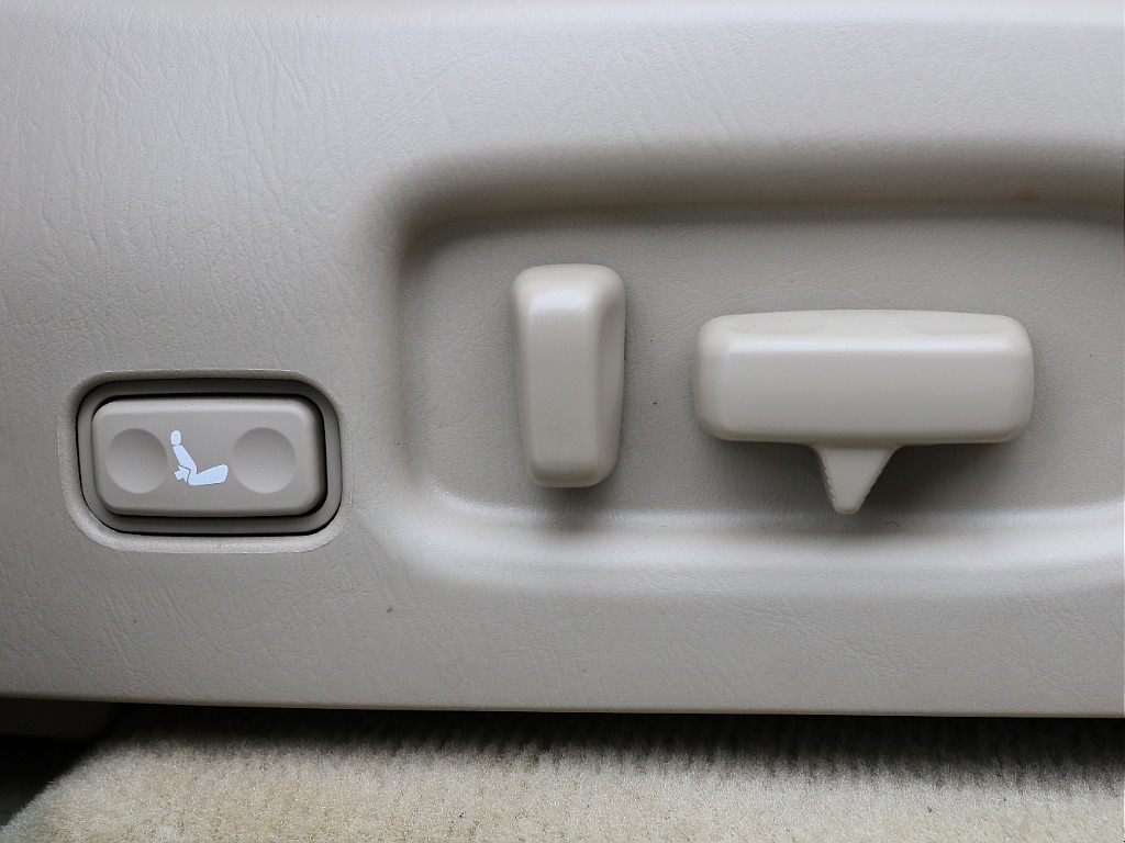 電動パワーシートが装備！