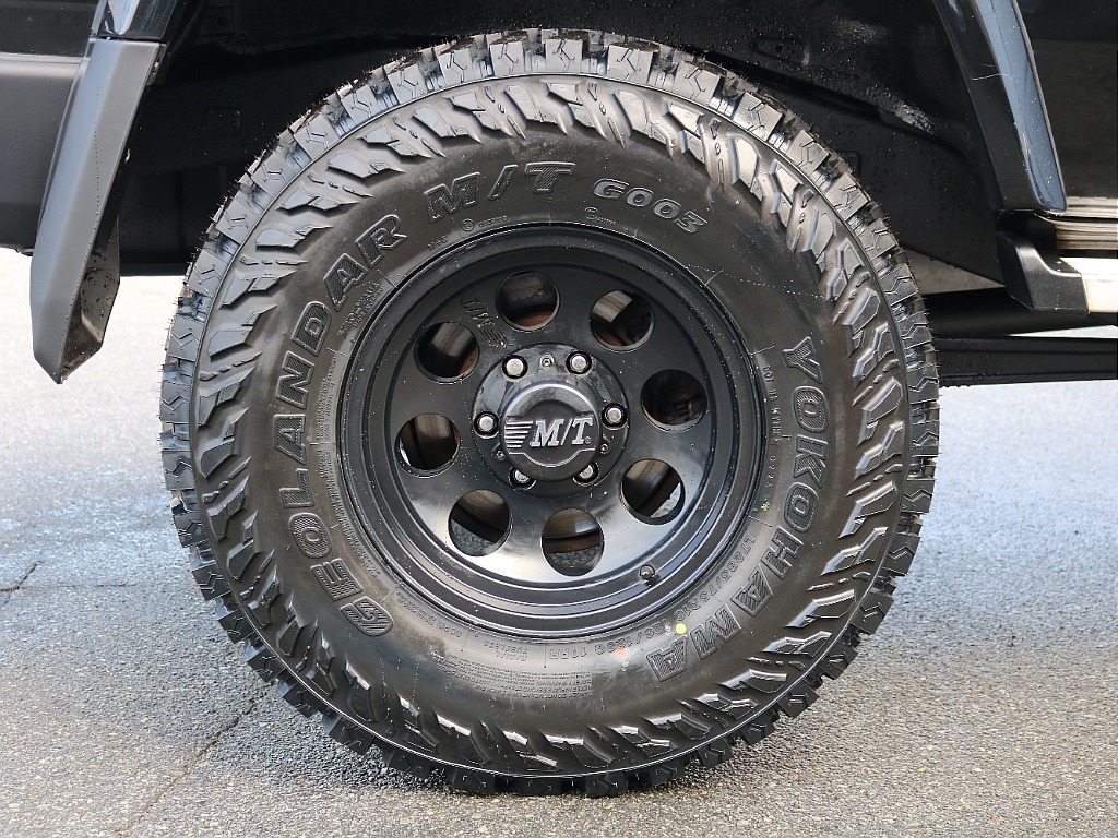 新品ジオランダーMTタイヤにミッキートンプソン１６インチAWの組み合わせ！相性良いですね。