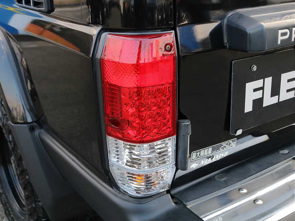 新品LEDテールランプ。