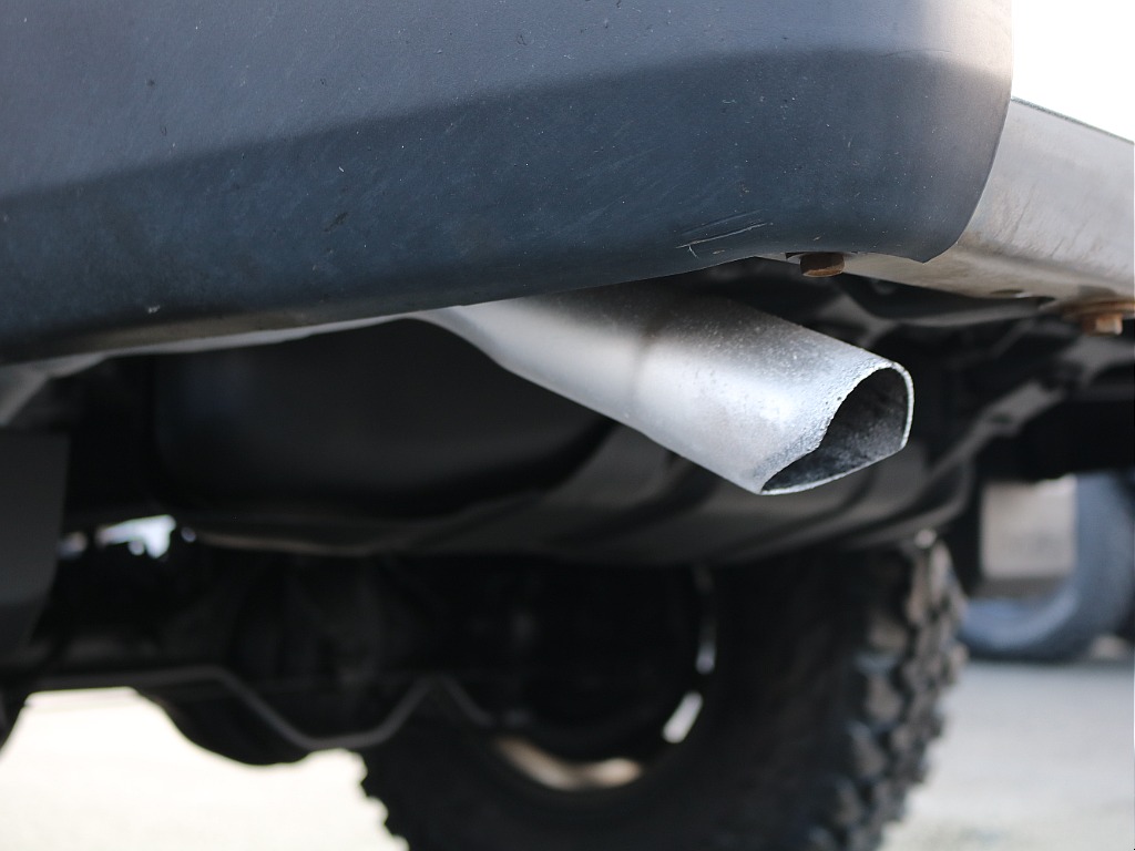 マフラーは耐熱シルバー塗装。