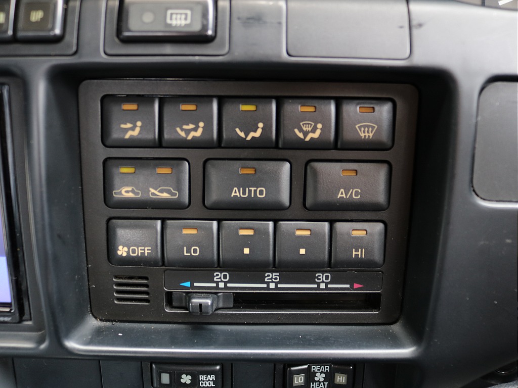 エアコンパネル。