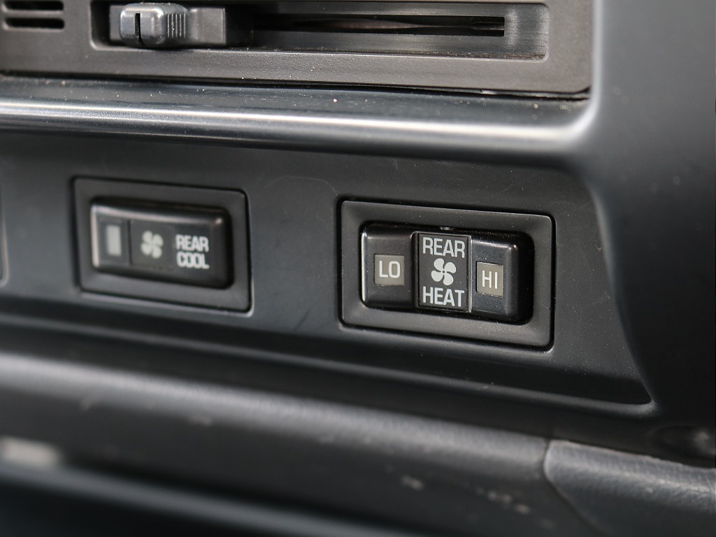 リアヒーター付き。