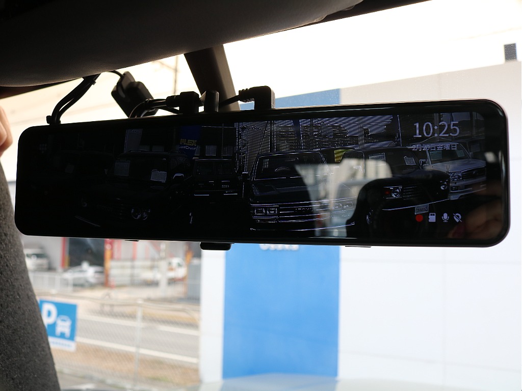 デジタルインナーミラー機能付きドラレコ。