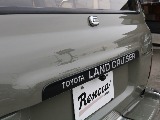 純正リアガーニッシュがあることで ランドクルーザーを表現しております。