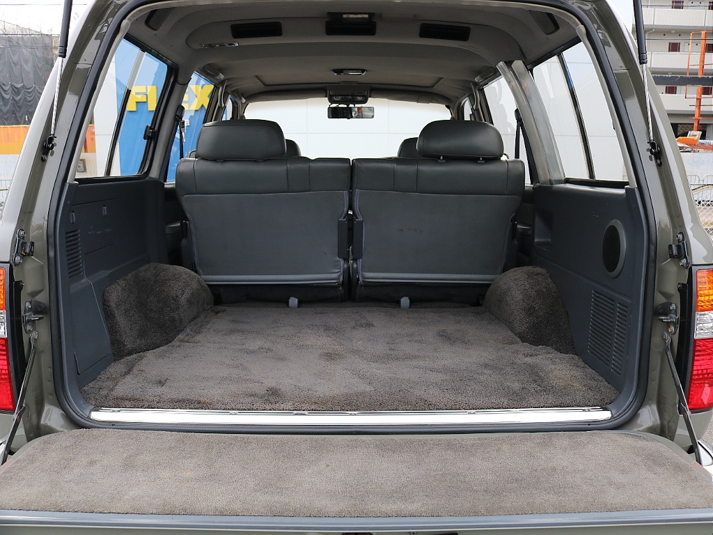 荷室はたくさんのお荷物を積むことが可能です。