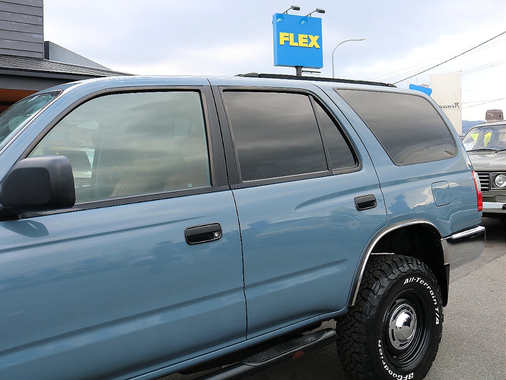 ルーフレール付き。