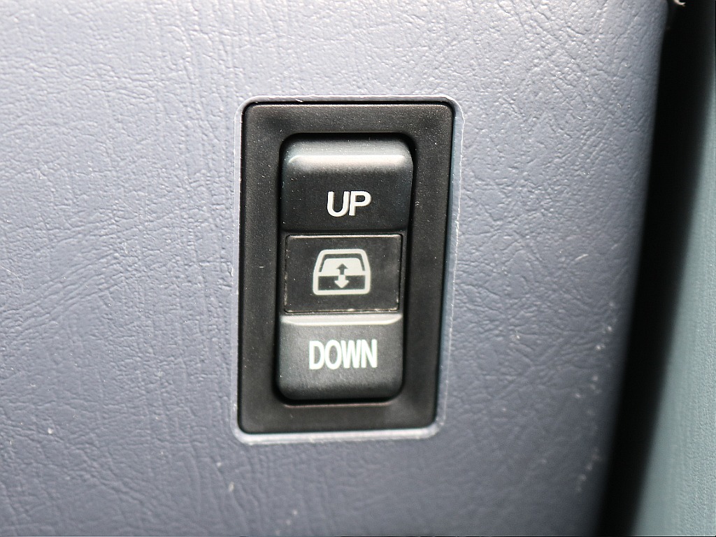 バックドアのウィンドウスイッチ。