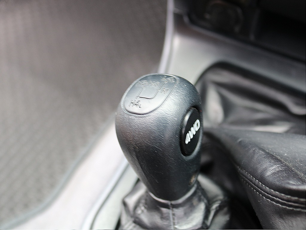 トランスファーレバー。