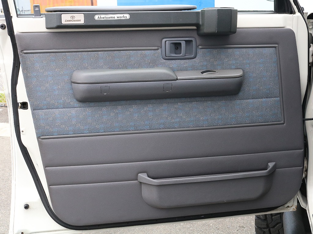 社外カップホルダー付きです！