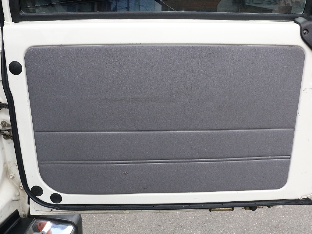 リアゲートも傷が少なく状態良好です！