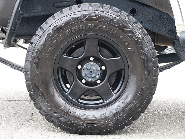 TOYOオープンカントリーRT＆ブラッドレーV１６インチAWの組み合わせ。