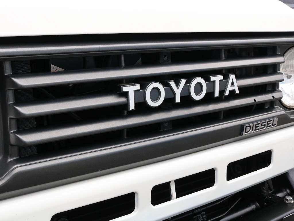 ランクル77（前期）純正グリル装着済み！