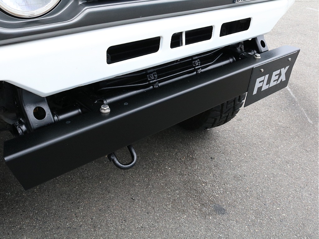 ブラックバンパーが全体の印象を引き締めます！