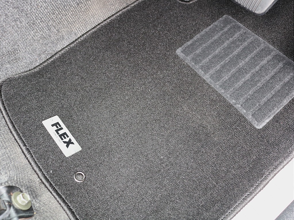 【新品】FLEXオリジナルフロアマット装着済み！