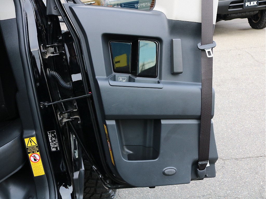 右リアドア内張