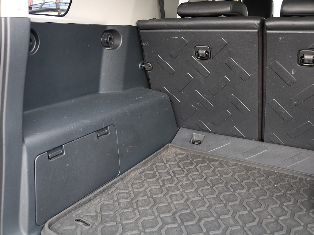 左ラゲッジパネル