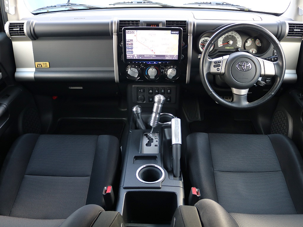 細かなカスタムも多数されておりますね。