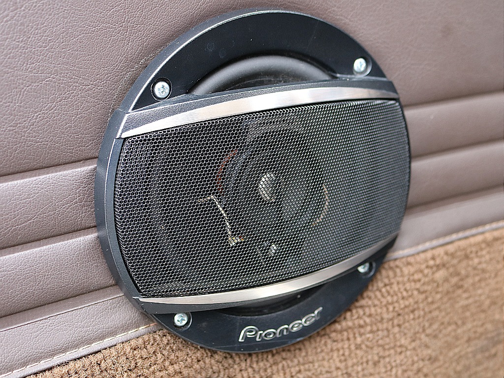 パイオニア製スピーカー付き。