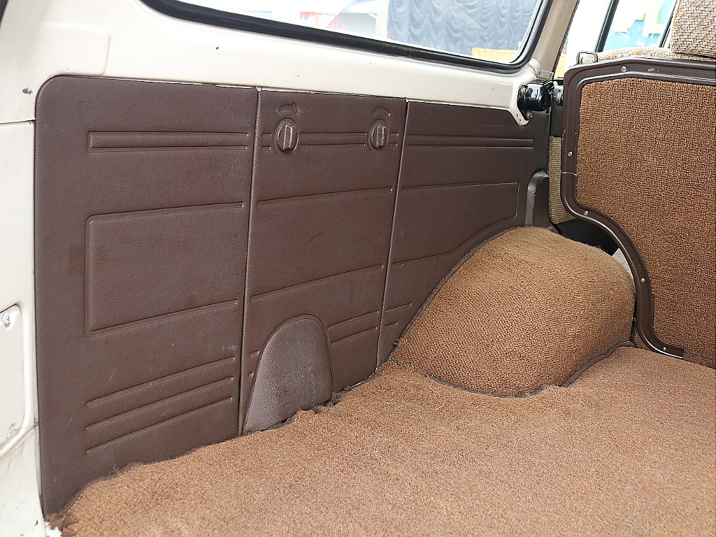 ラゲッジ左パネル